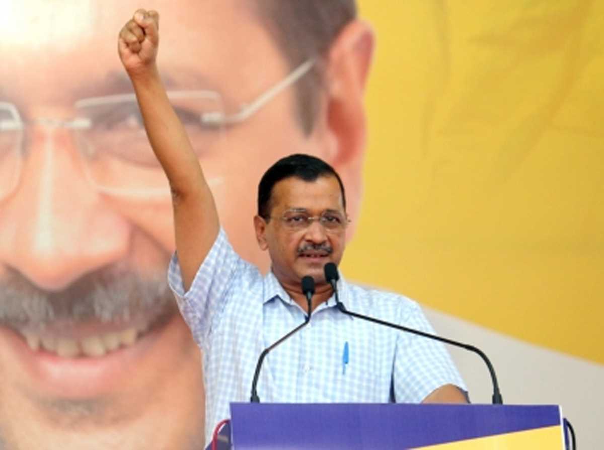 केजरीवाल ने पीएम मोदी की देशभक्ति पर उठाए सवाल